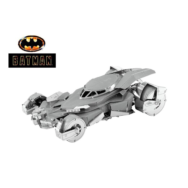 Kit modello in metallo MetalEarth: BATMAN vs SUPERMAN / BATMOBILE, modello in metallo 3D con 2 fogli, su carta 12x17cm, 14+