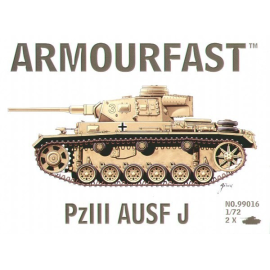 Kit Modello Pz.Kpfw.III Ausf.J: the pack includes 2 snap together tank kits
