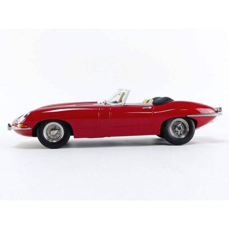 JAGUAR E Type Convertible aperta rossa