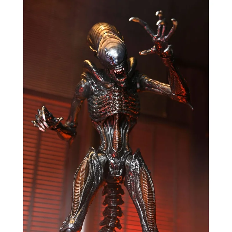 Alien: Romulus Ultimate Scorched Xenomorph figure 18 cm