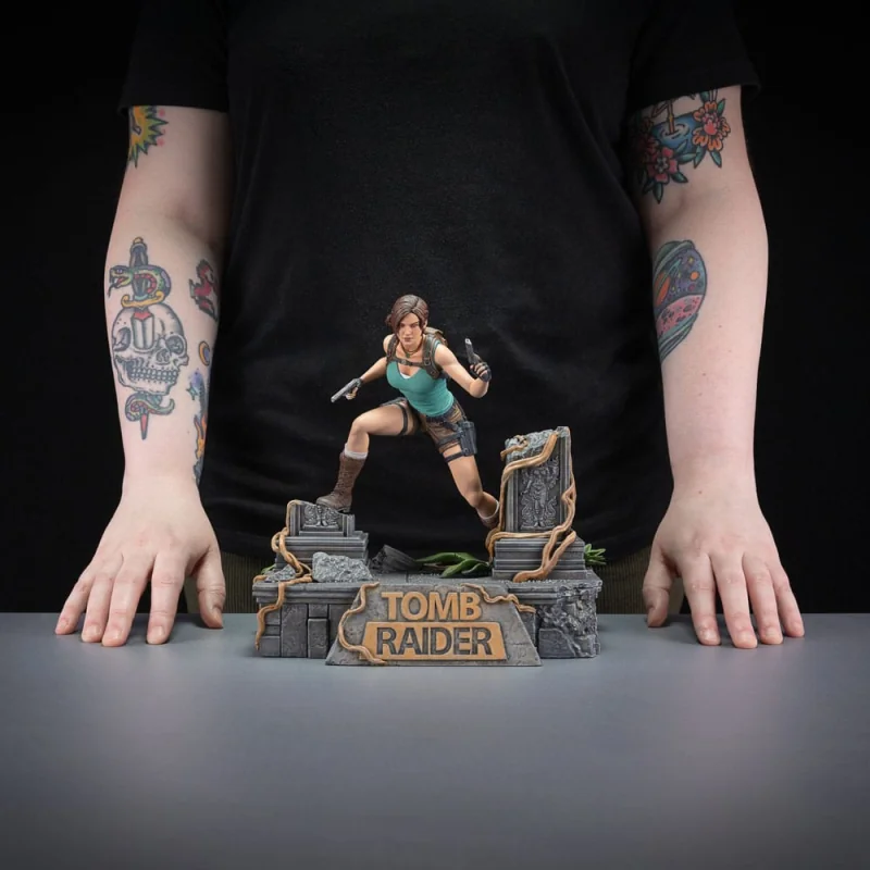 TOMB RAIDER - Lara Croft - Statuette 24cm - Dark Horse