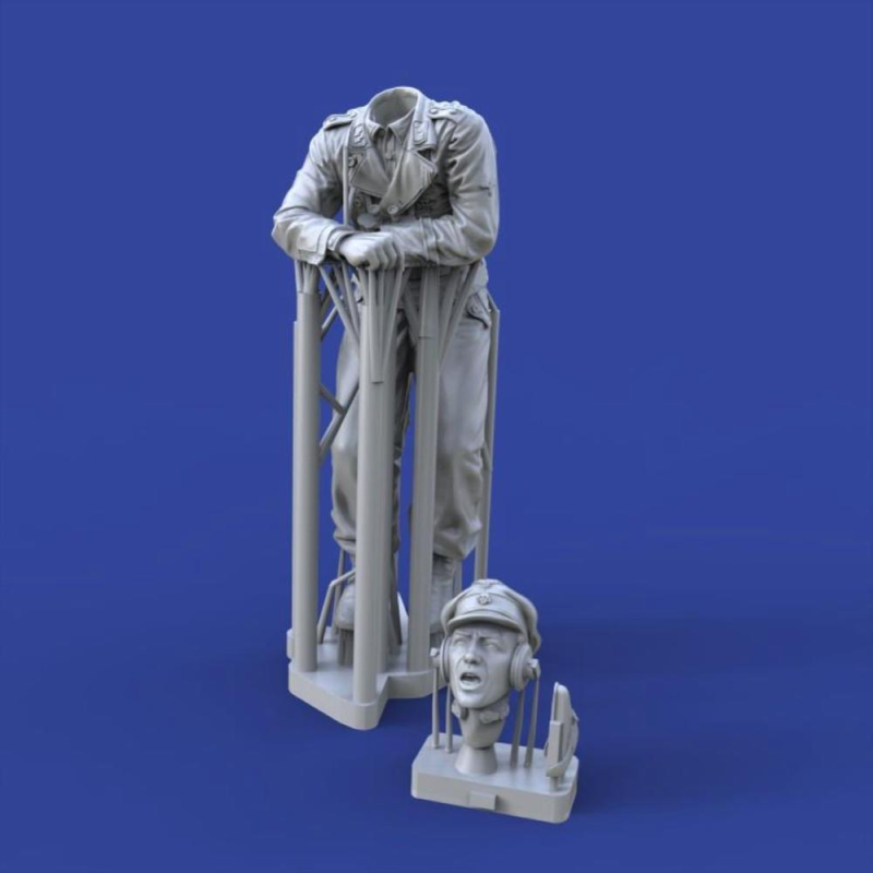 Figurine storiche Royal Model: 1/35; German Tanker - WWII