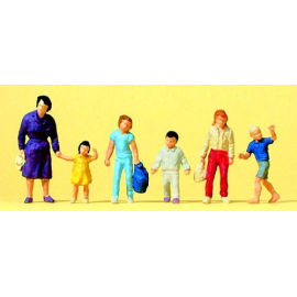 Figurini Donne con bambini che camminano