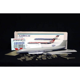 Kit modello Iljushin Il-62 Decals Aeroflot and OK Jet (one piece fuselage and wings with resin engines, vacform windows etc)