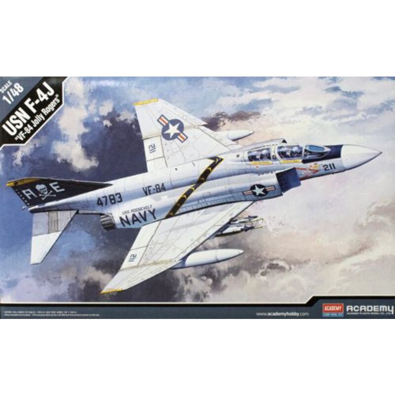 McDonnell F-4J Phantom VF-84 Jolly RogersCartograf decals e bonus pilota figura incluso.